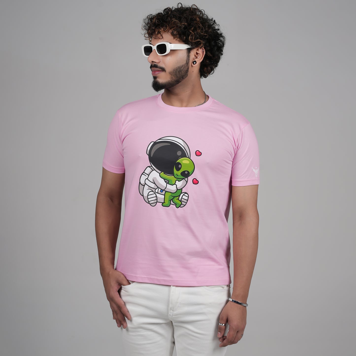 Astronaut & Alein love in pink T-Shirt